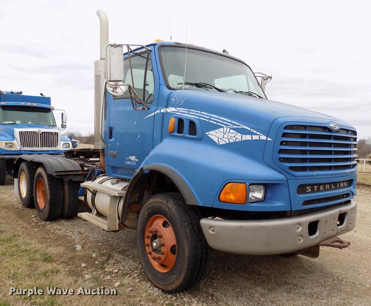 image for item DD3668 2007 Sterling L-Line semi truck