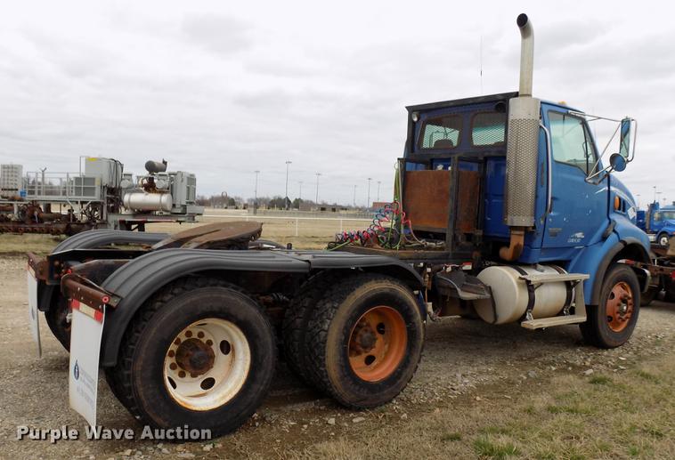 image for item DD3668 2007 Sterling L-Line semi truck
