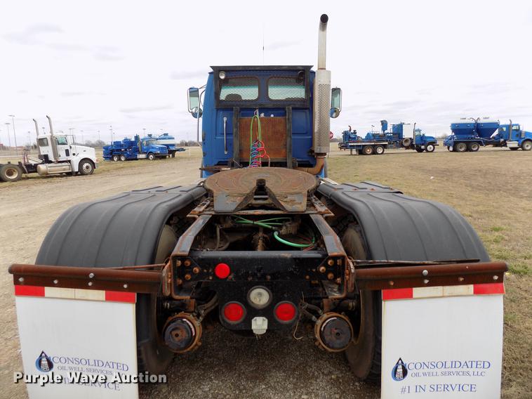 image for item DD3668 2007 Sterling L-Line semi truck