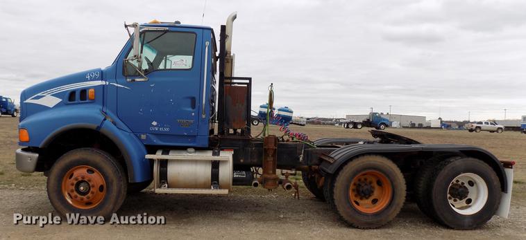 image for item DD3668 2007 Sterling L-Line semi truck