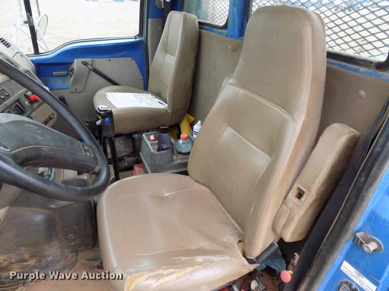 image for item DD3668 2007 Sterling L-Line semi truck