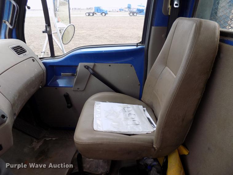 image for item DD3668 2007 Sterling L-Line semi truck