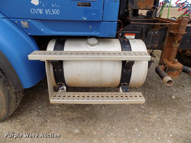 image for item DD3668 2007 Sterling L-Line semi truck