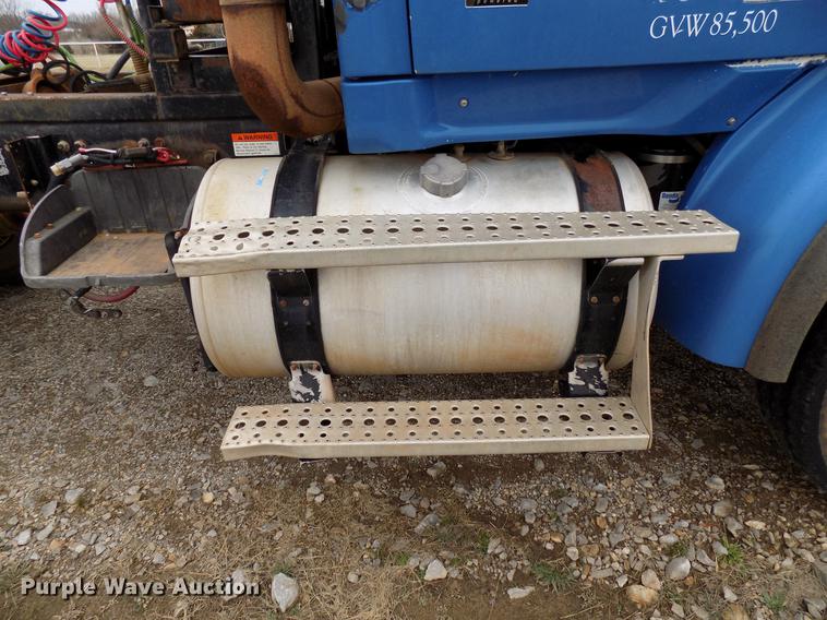 image for item DD3668 2007 Sterling L-Line semi truck