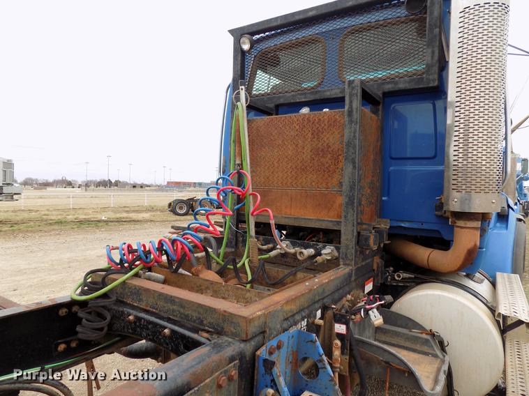 image for item DD3668 2007 Sterling L-Line semi truck