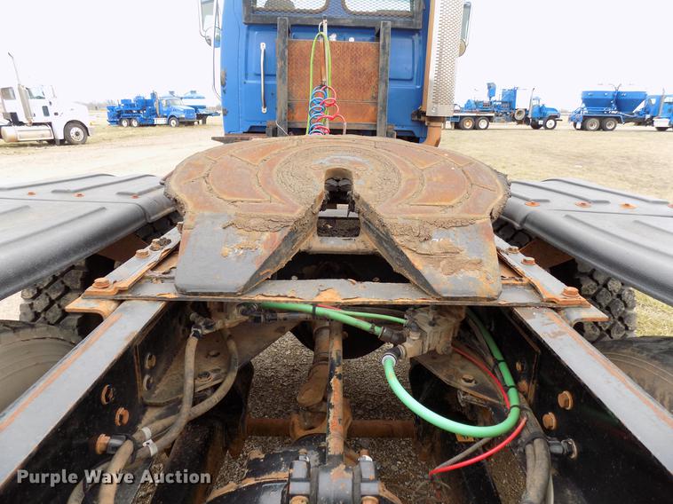 image for item DD3668 2007 Sterling L-Line semi truck