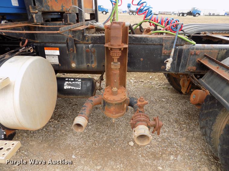 image for item DD3668 2007 Sterling L-Line semi truck