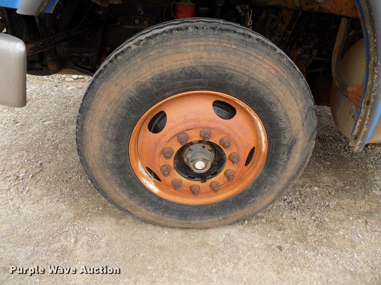 image for item DD3668 2007 Sterling L-Line semi truck