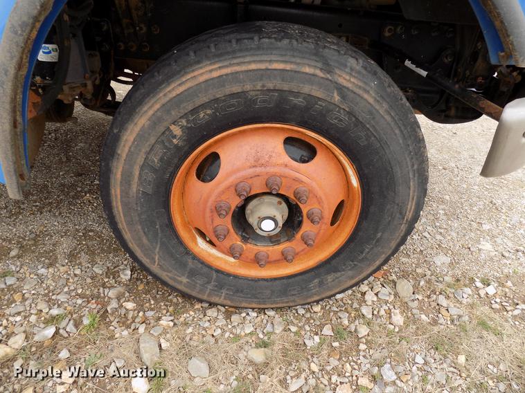 image for item DD3668 2007 Sterling L-Line semi truck