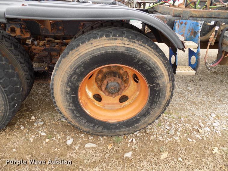 image for item DD3668 2007 Sterling L-Line semi truck