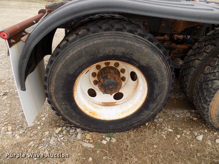 image for item DD3668 2007 Sterling L-Line semi truck