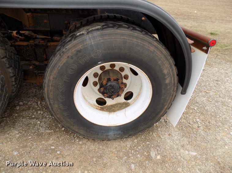 image for item DD3668 2007 Sterling L-Line semi truck