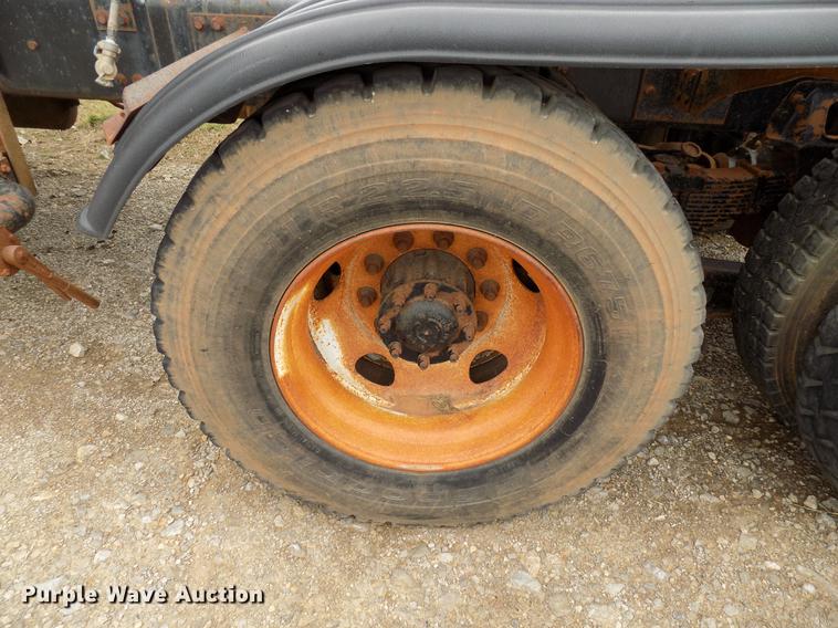 image for item DD3668 2007 Sterling L-Line semi truck