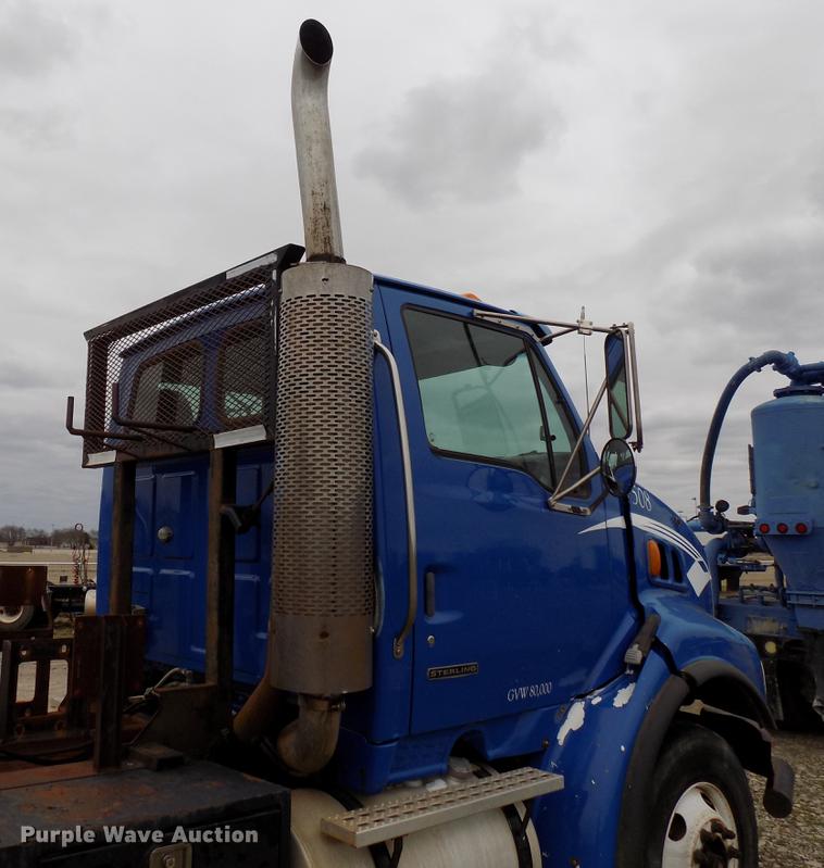 image for item DD3669 2002 Sterling A-Line semi truck