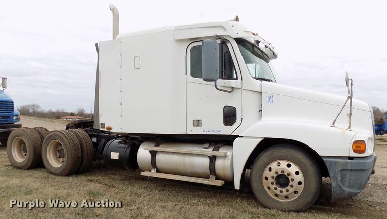 image for item DD3670 2007 Freightliner Century Class semi truck