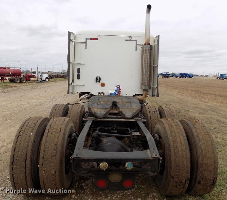 image for item DD3670 2007 Freightliner Century Class semi truck
