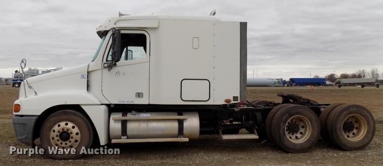 image for item DD3670 2007 Freightliner Century Class semi truck