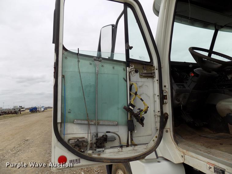 image for item DD3670 2007 Freightliner Century Class semi truck