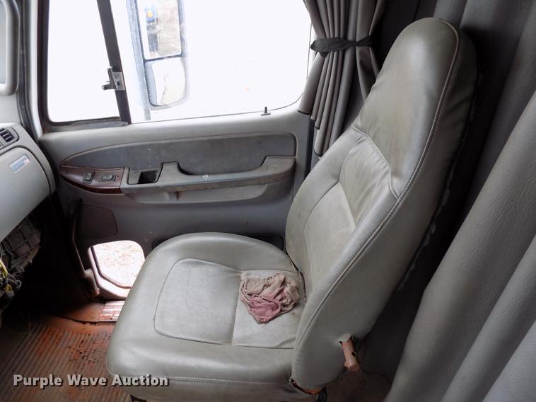 image for item DD3670 2007 Freightliner Century Class semi truck