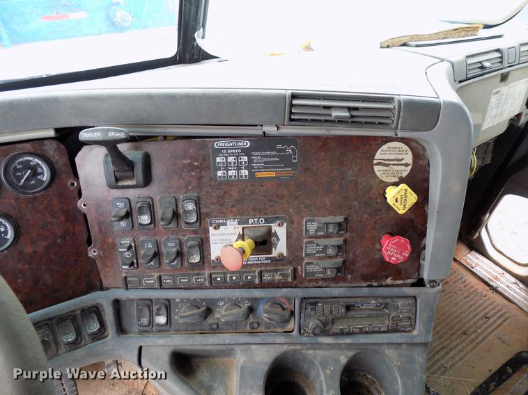 image for item DD3670 2007 Freightliner Century Class semi truck