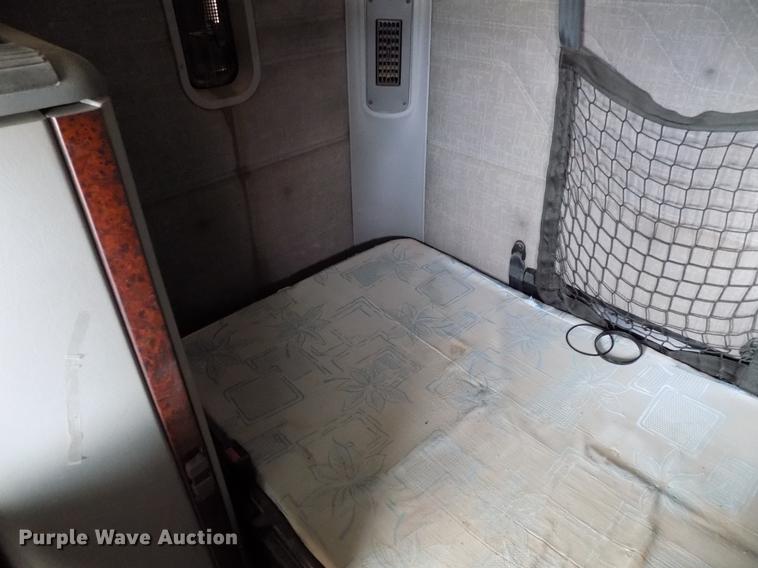 image for item DD3670 2007 Freightliner Century Class semi truck