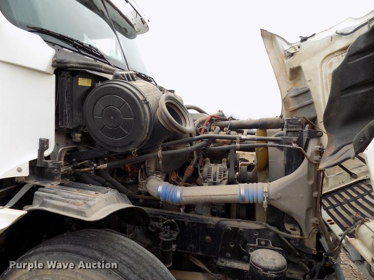 image for item DD3670 2007 Freightliner Century Class semi truck