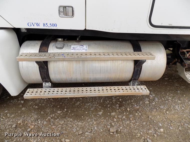 image for item DD3670 2007 Freightliner Century Class semi truck