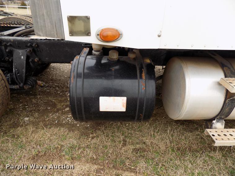 image for item DD3670 2007 Freightliner Century Class semi truck