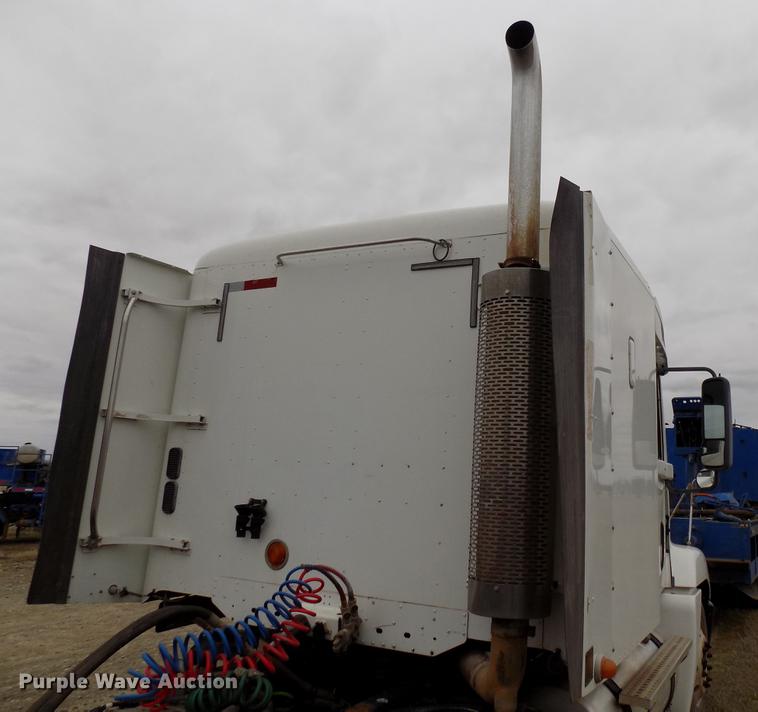 image for item DD3670 2007 Freightliner Century Class semi truck