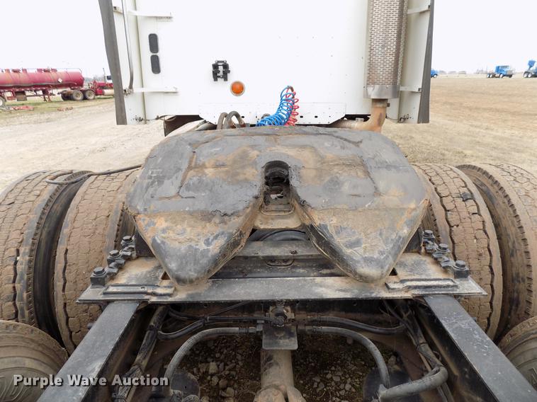 image for item DD3670 2007 Freightliner Century Class semi truck