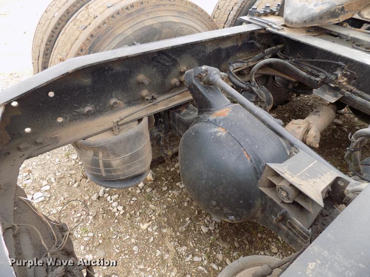 image for item DD3670 2007 Freightliner Century Class semi truck