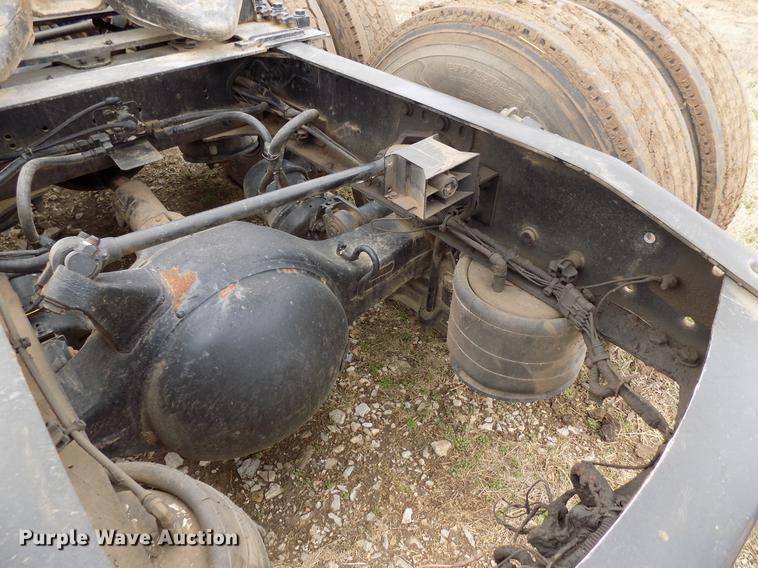 image for item DD3670 2007 Freightliner Century Class semi truck