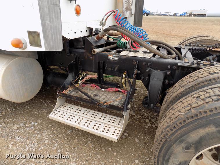 image for item DD3670 2007 Freightliner Century Class semi truck