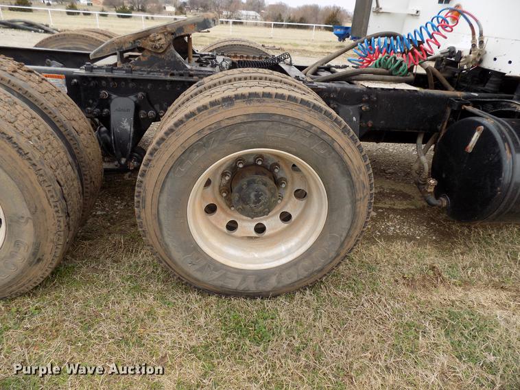 image for item DD3670 2007 Freightliner Century Class semi truck