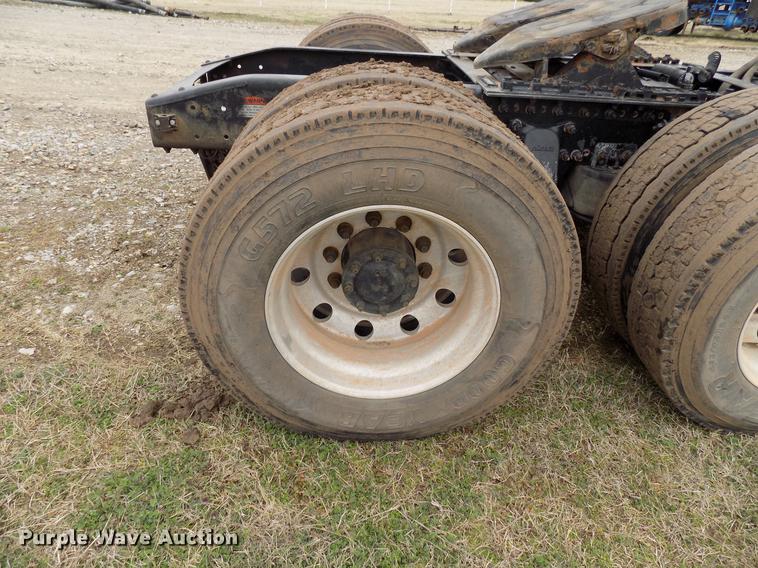 image for item DD3670 2007 Freightliner Century Class semi truck