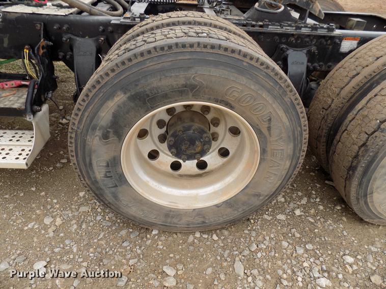 image for item DD3670 2007 Freightliner Century Class semi truck