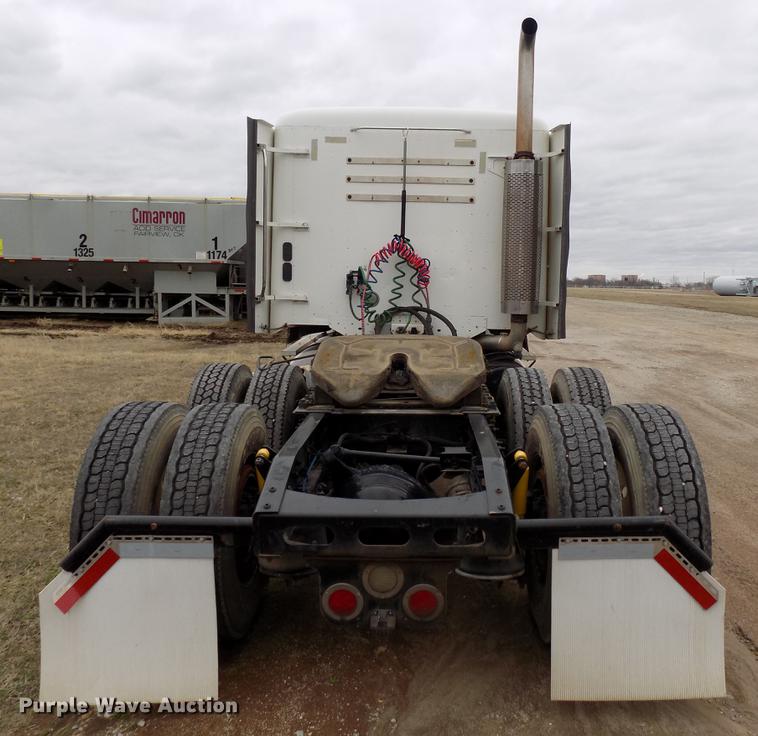 image for item DD3676 2007 Freightliner Century Class semi truck