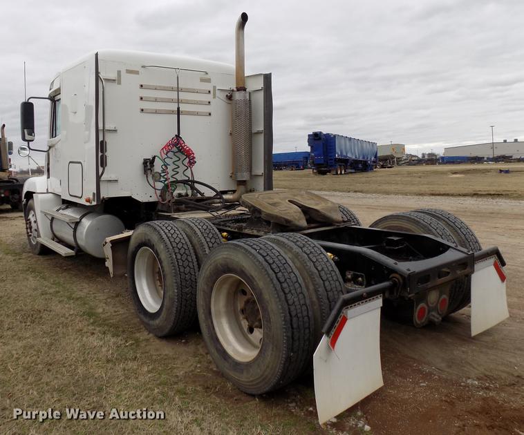 image for item DD3676 2007 Freightliner Century Class semi truck
