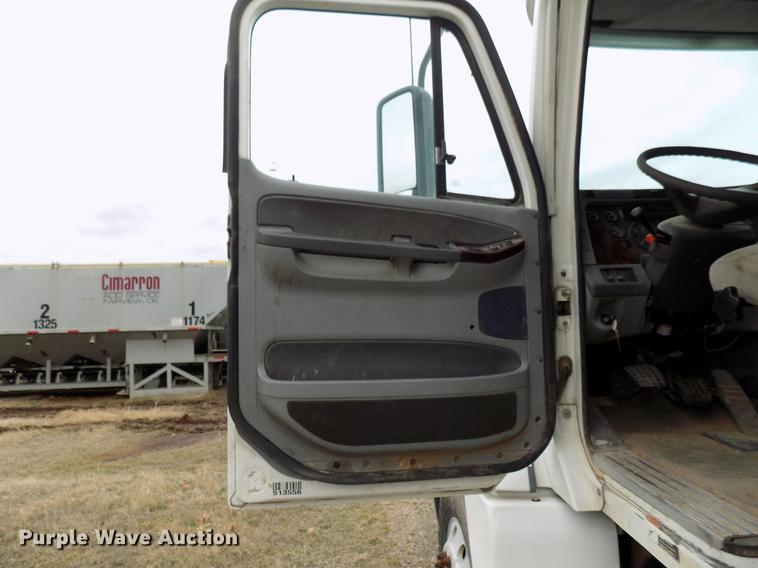 image for item DD3676 2007 Freightliner Century Class semi truck