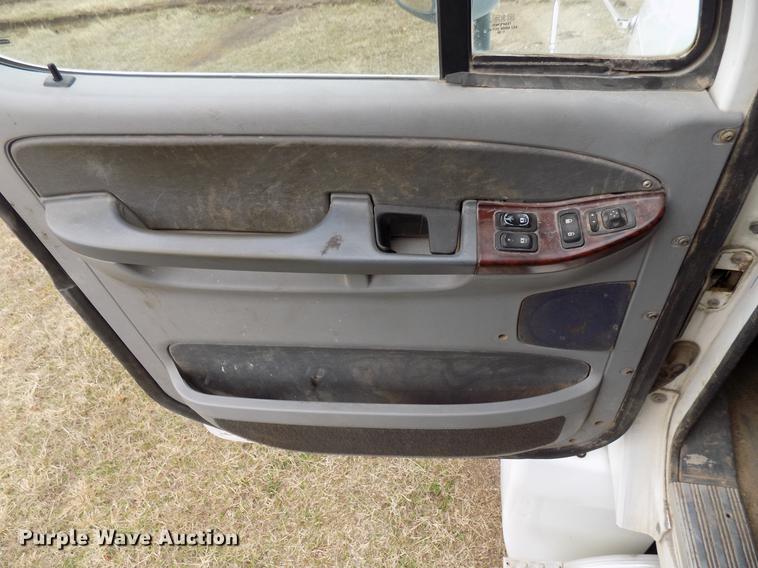 image for item DD3676 2007 Freightliner Century Class semi truck