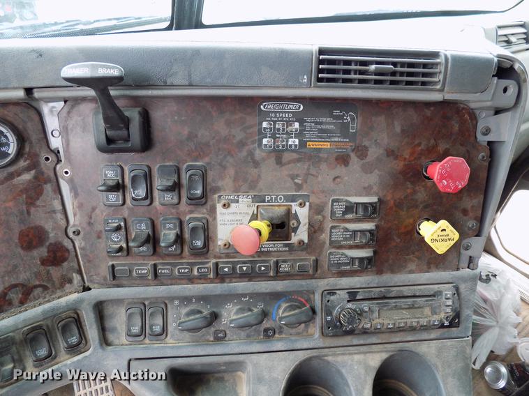 image for item DD3676 2007 Freightliner Century Class semi truck