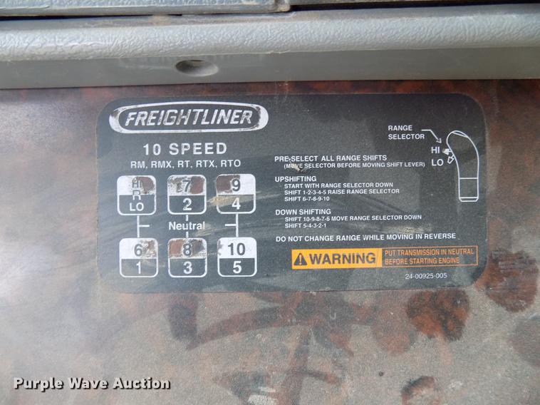 image for item DD3676 2007 Freightliner Century Class semi truck