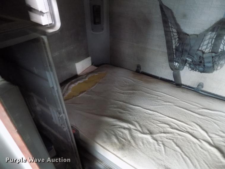 image for item DD3676 2007 Freightliner Century Class semi truck