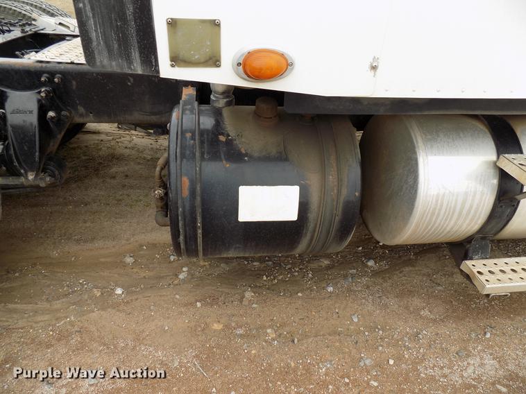 image for item DD3676 2007 Freightliner Century Class semi truck