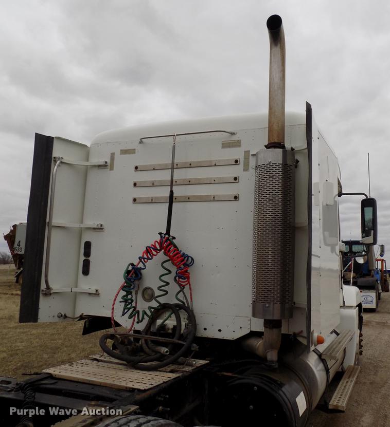 image for item DD3676 2007 Freightliner Century Class semi truck