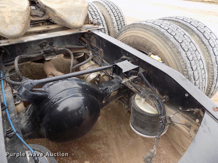 image for item DD3676 2007 Freightliner Century Class semi truck