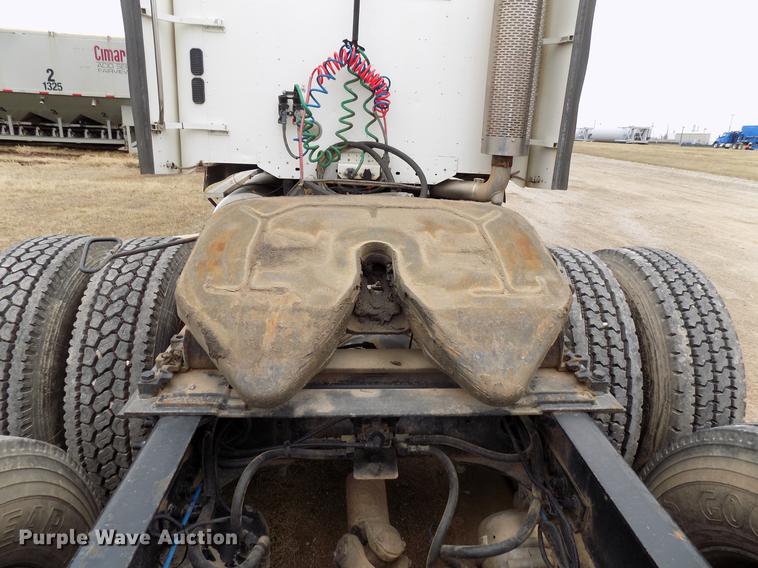 image for item DD3676 2007 Freightliner Century Class semi truck