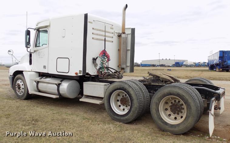 image for item DD3676 2007 Freightliner Century Class semi truck