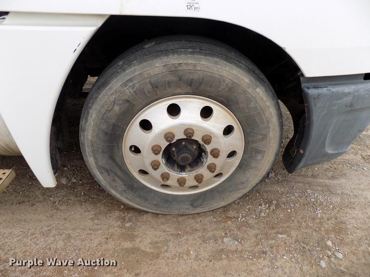 image for item DD3676 2007 Freightliner Century Class semi truck