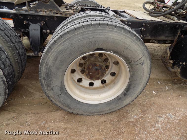 image for item DD3676 2007 Freightliner Century Class semi truck